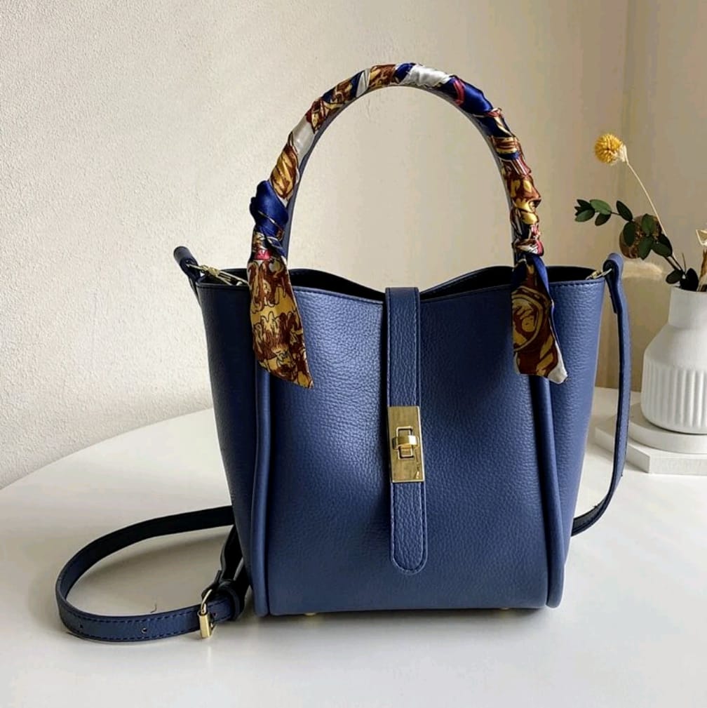 Elegance Aura Tote