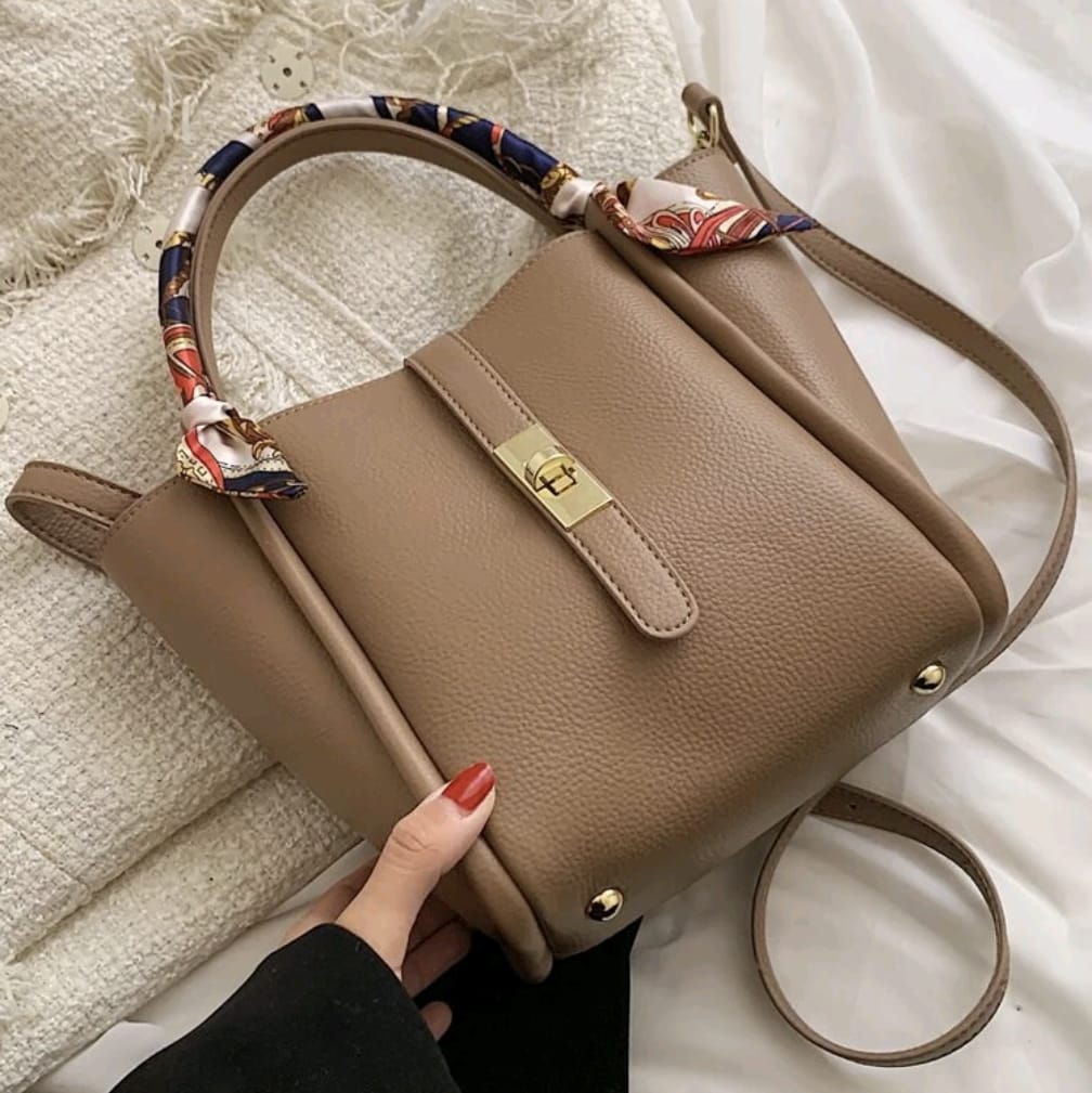 Elegance Aura Tote