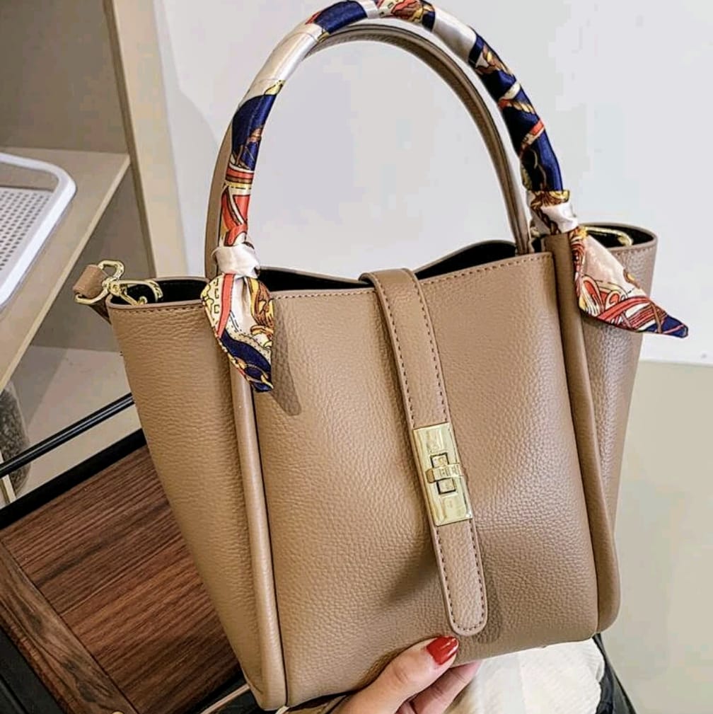 Elegance Aura Tote